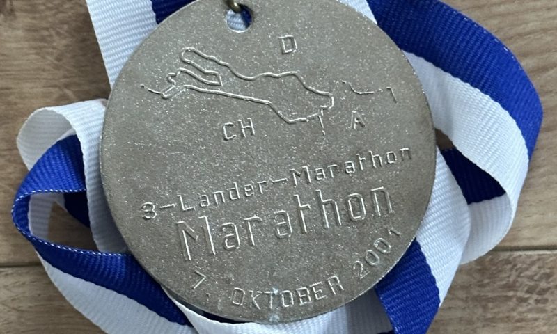 Die Medaille vom Sparkasse Dreiländer Maratohn Bregenz in Bräunlingen am 7. Oktober 2001
