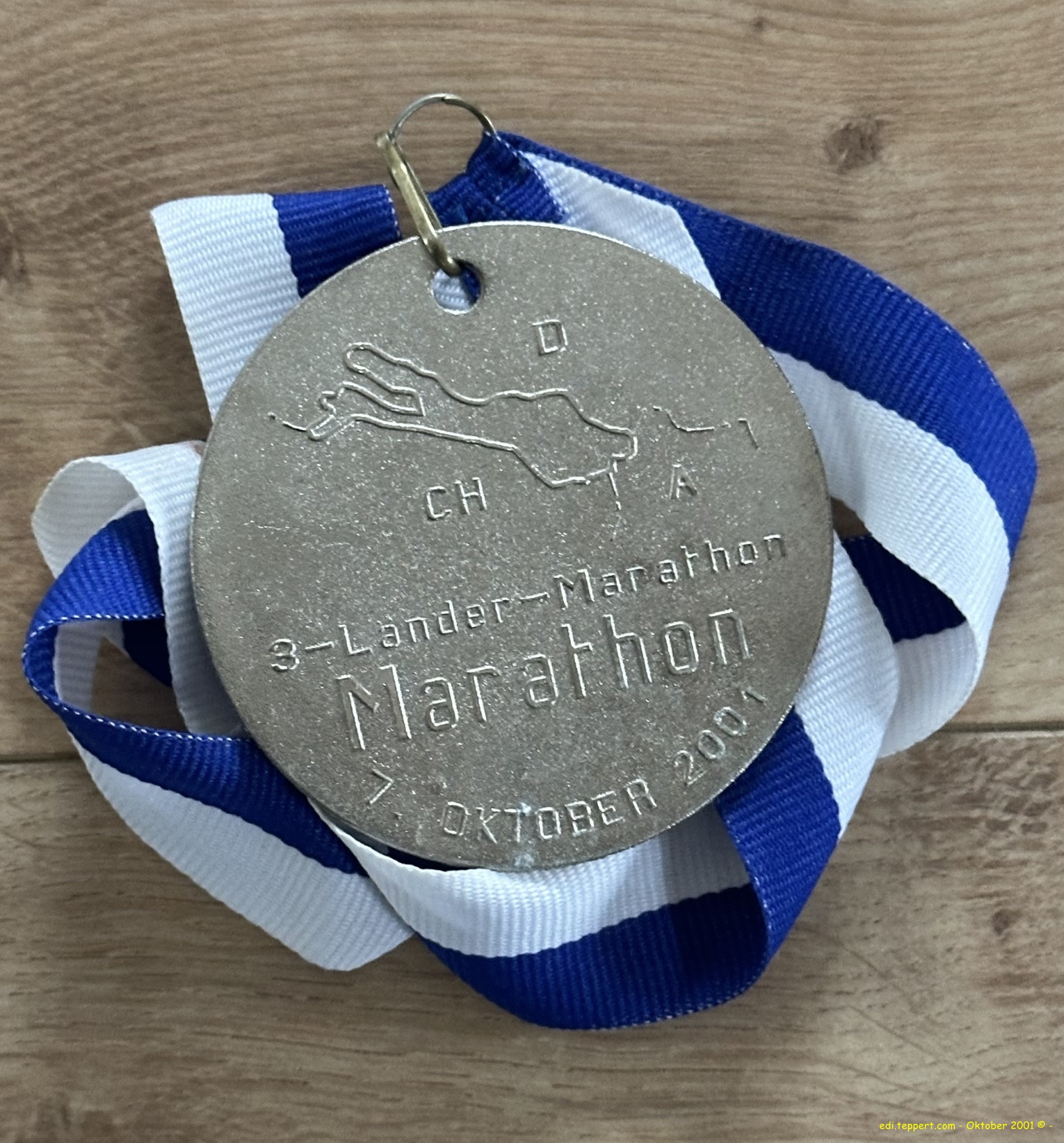 Die Medaille vom Sparkasse Dreiländer Maratohn Bregenz in Bräunlingen am 7. Oktober 2001