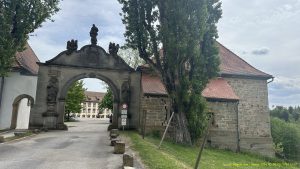 Das Eingangstor zum Kloster Kirchberg