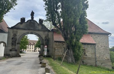Das Eingangstor zum Kloster Kirchberg