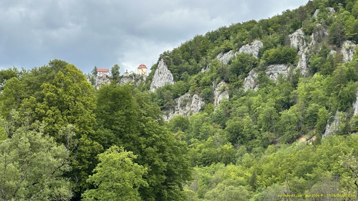 Blick auf die Burg Wildenstein im Donautal