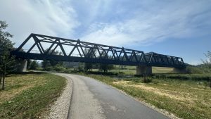 Die neue Eisenbahn Brücke bei Fridingen Richtung Mühlheim