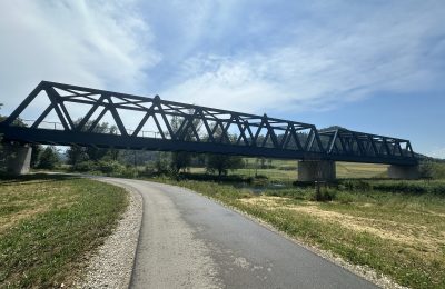 Die neue Eisenbahn Brücke bei Fridingen Richtung Mühlheim
